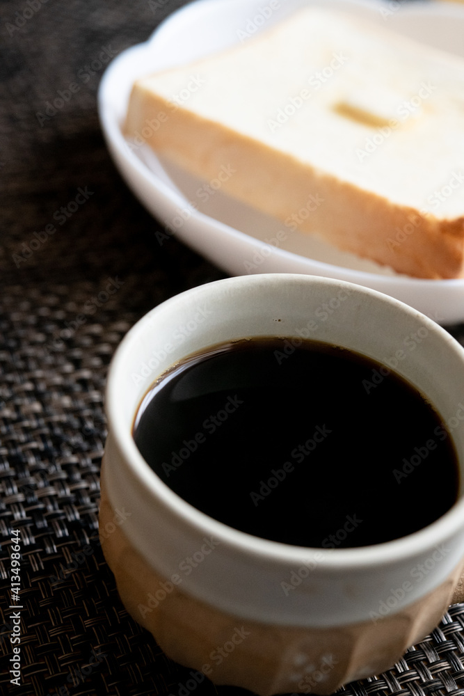 朝食にパンとコーヒー 朝食にパンとコーヒー