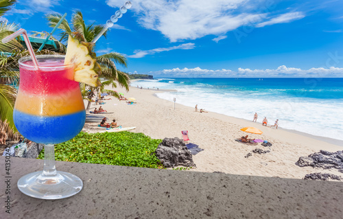 Fototapeta Naklejka Na Ścianę i Meble -  cocktail tricolore sur plage paradisiaque des vacances à Boucan Canot, Saint-Gilles-les-Bains, île de la Réunion 