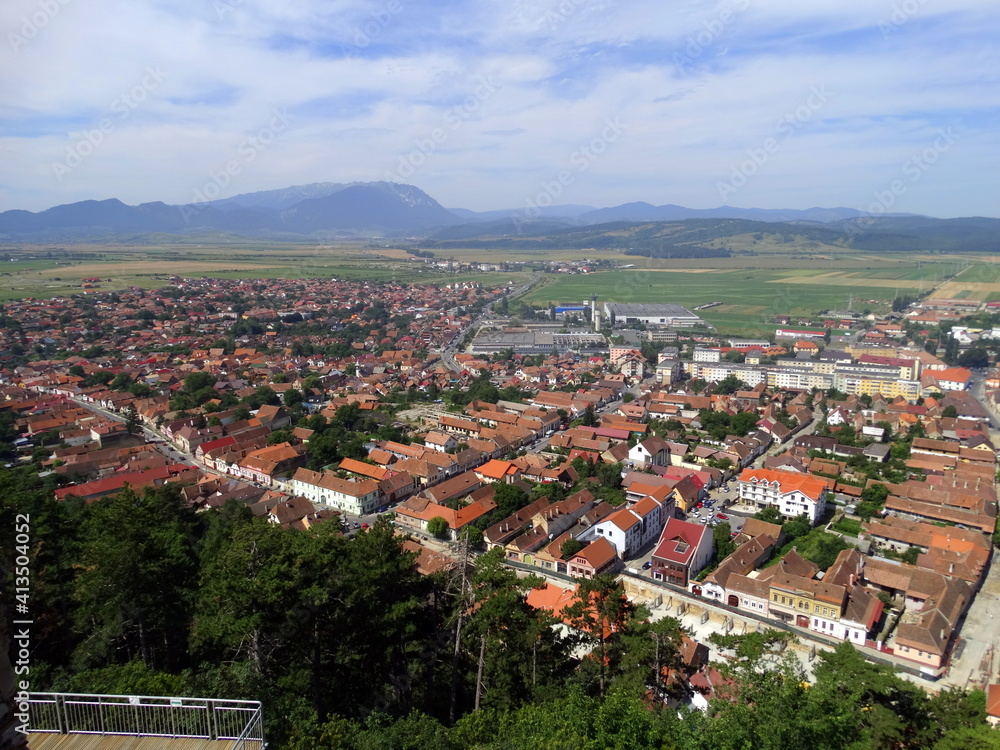 Historyczne miasto Rasnov w Transylwanii w Rumunii  