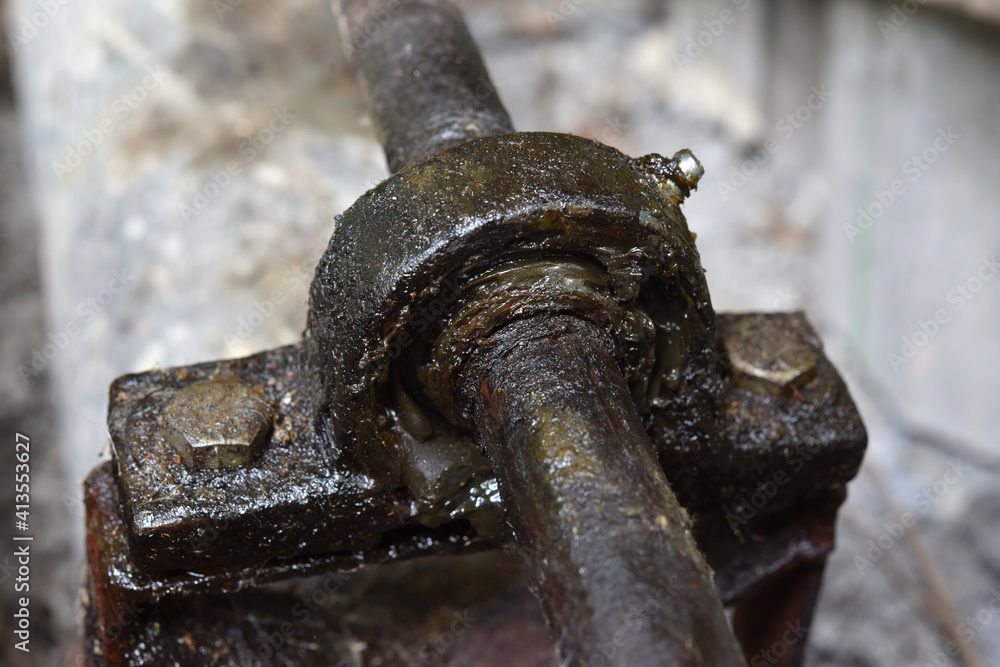 Spherical roller bearing is dirty with grease stains need to maintenance Spherical roller bearing is dirty with grease stains need to maintenance
