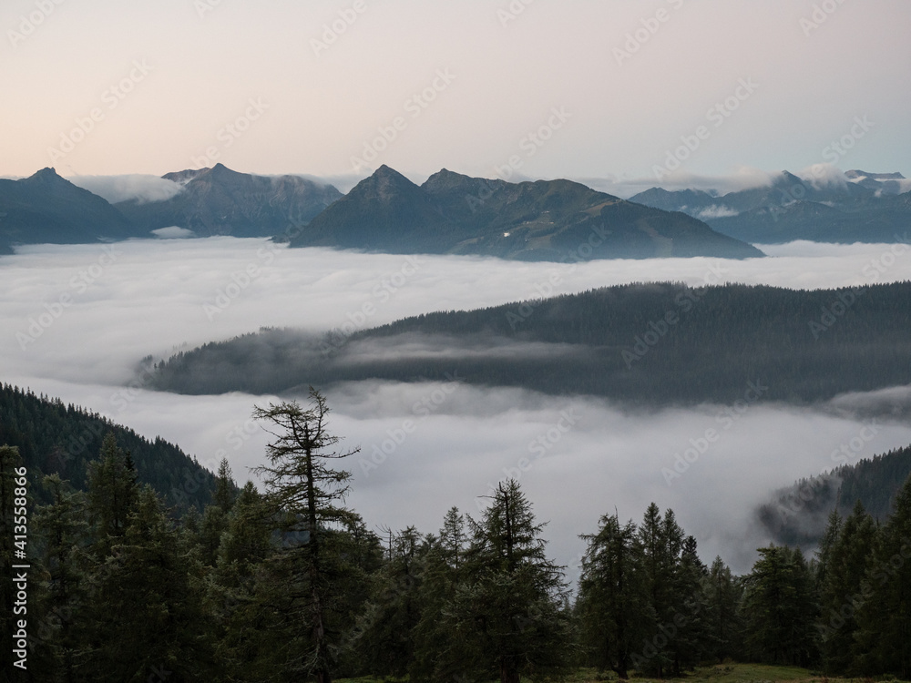 Panorama über die Alpen von der Dachstein Talstation