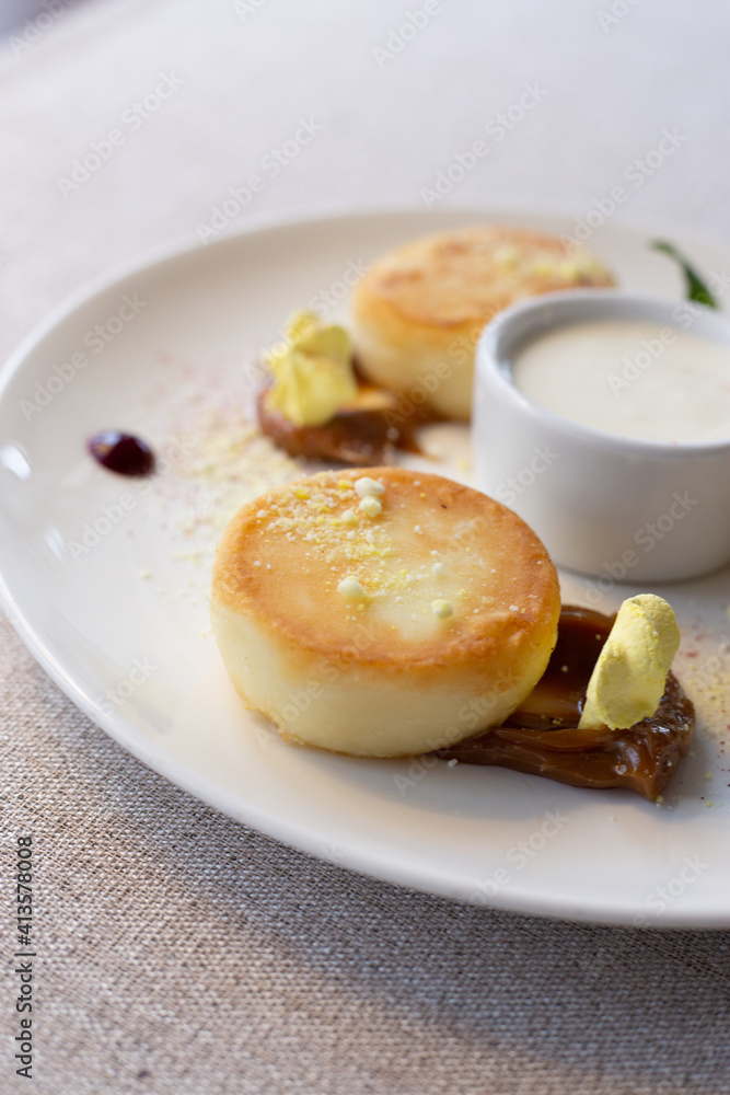Cheesecakes with cream
Cheesecakes with cream
