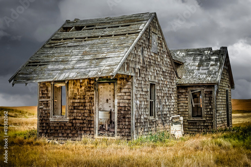 small abandoned house with wringer washing machine outside. © nat2851terry