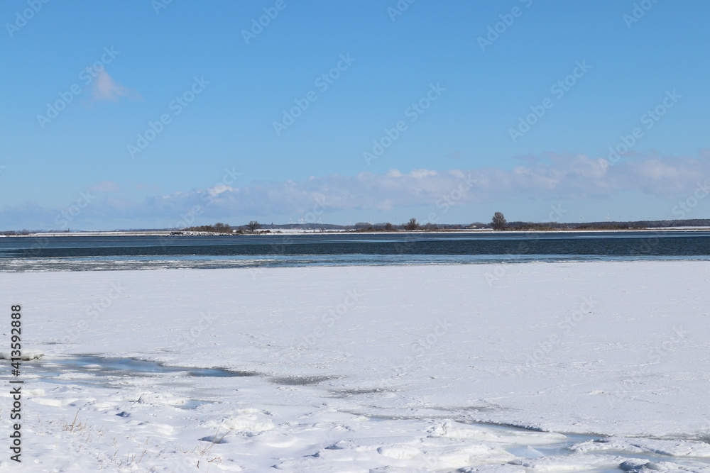 Wismarbucht gefroren Ostsee Eisschollen