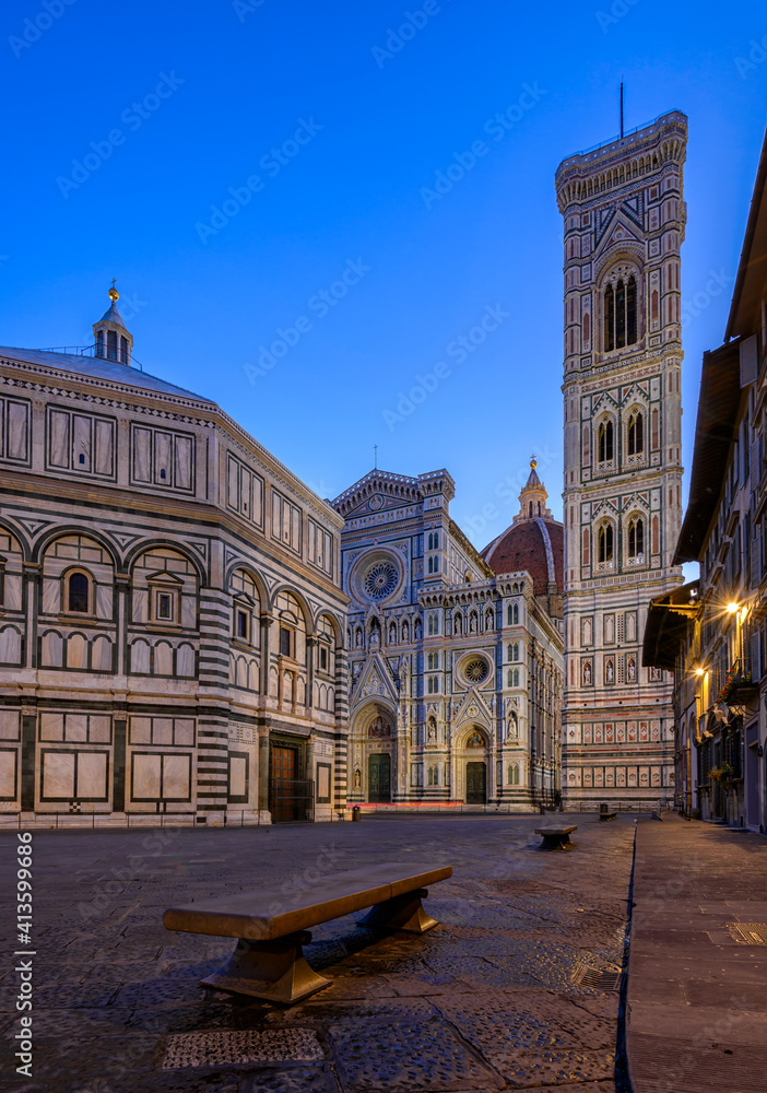 Fototapeta premium Florence Cathedral of Saint Mary of the Flower (Florence Duomo), Florence Giotto's Campanile and Florence Baptistery at night in Florence, Italy. Florence architecture and landmark