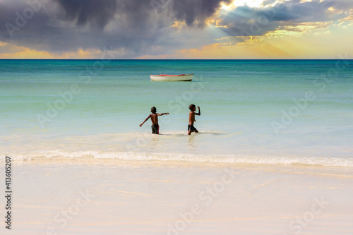 seychelles make beach children playing