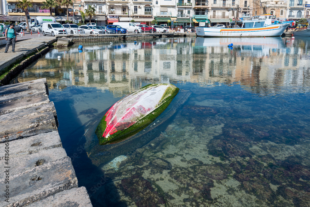 Obraz premium Traditional boat sunk in the harbor, Marsaxlokk, Malta