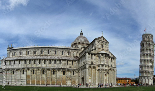 Panoramic view of the exteriors of the tower of Pisa © luiszgz
