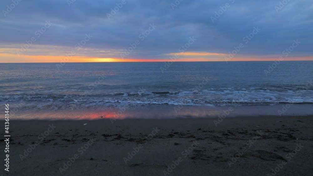 海と夕日 砂浜 2月 日本海 日没 海と夕日 砂浜 2月 日本海 日没