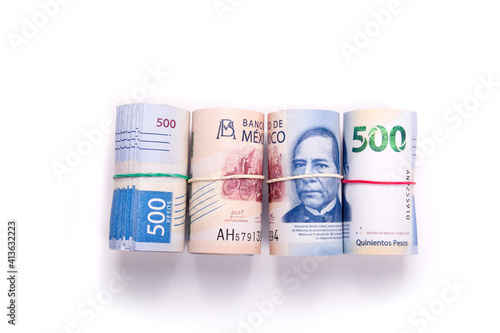 Rollos de Billete de 500 pesos formado 1 billete.
Rolls of 500 pesos bill formed 1 bill.