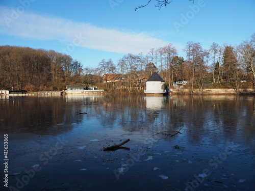 Itzenplitzer Weiher mit Pumpenhaus photo