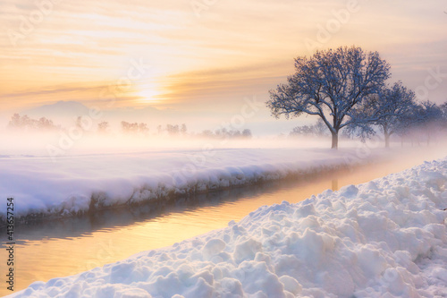 Winter sunset by the river © Hanzunroj