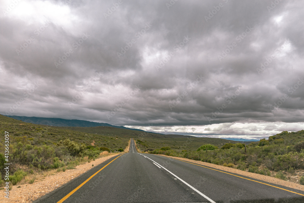 Naklejka premium Lone road