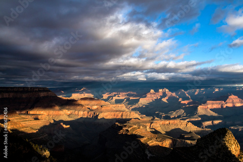 Fototapeta Naklejka Na Ścianę i Meble -  dramatic landscape of the Grand Canyon National Park in Arizona