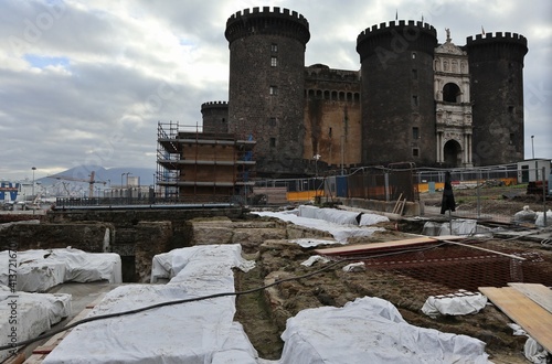 Napoli - Maschio Angioino dal cantiere di Piazza Municipio photo