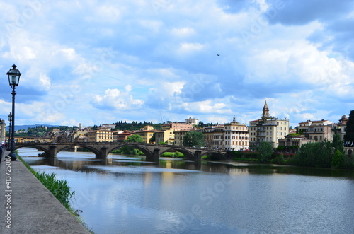 Arno river embankment in Florence © Ilia