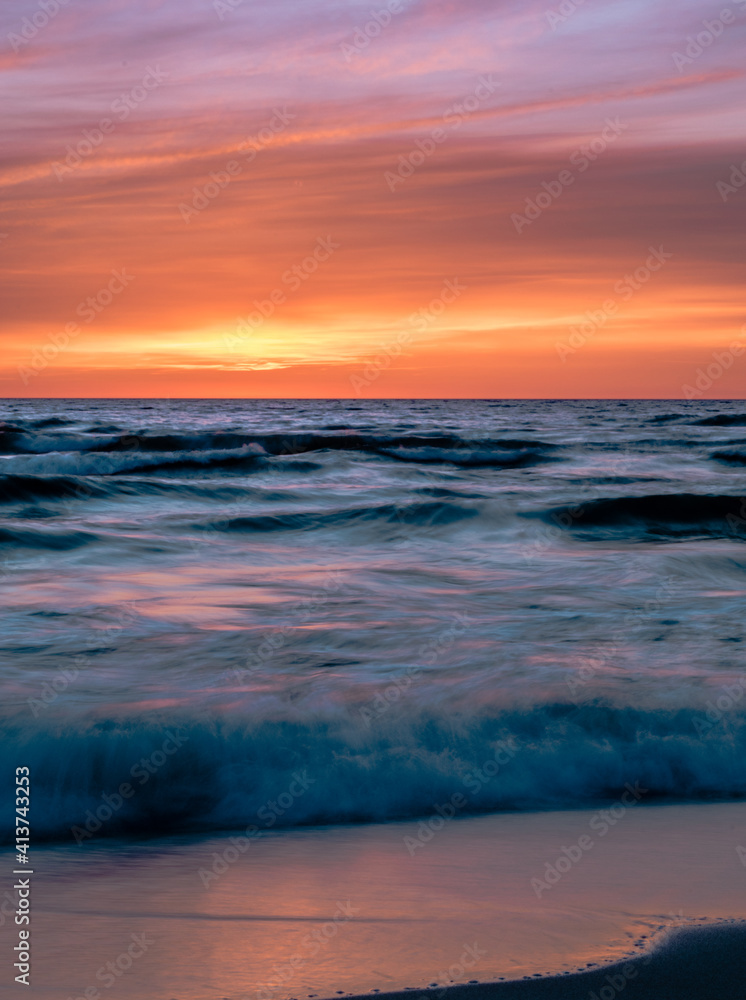 Obraz premium sunset over the sea
