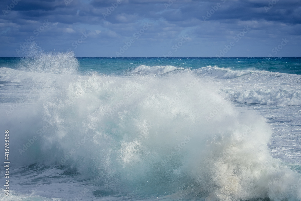 Obraz premium The sea recalls an ancestral memory of our being. Admiring its beauty and power is always something fascinating.