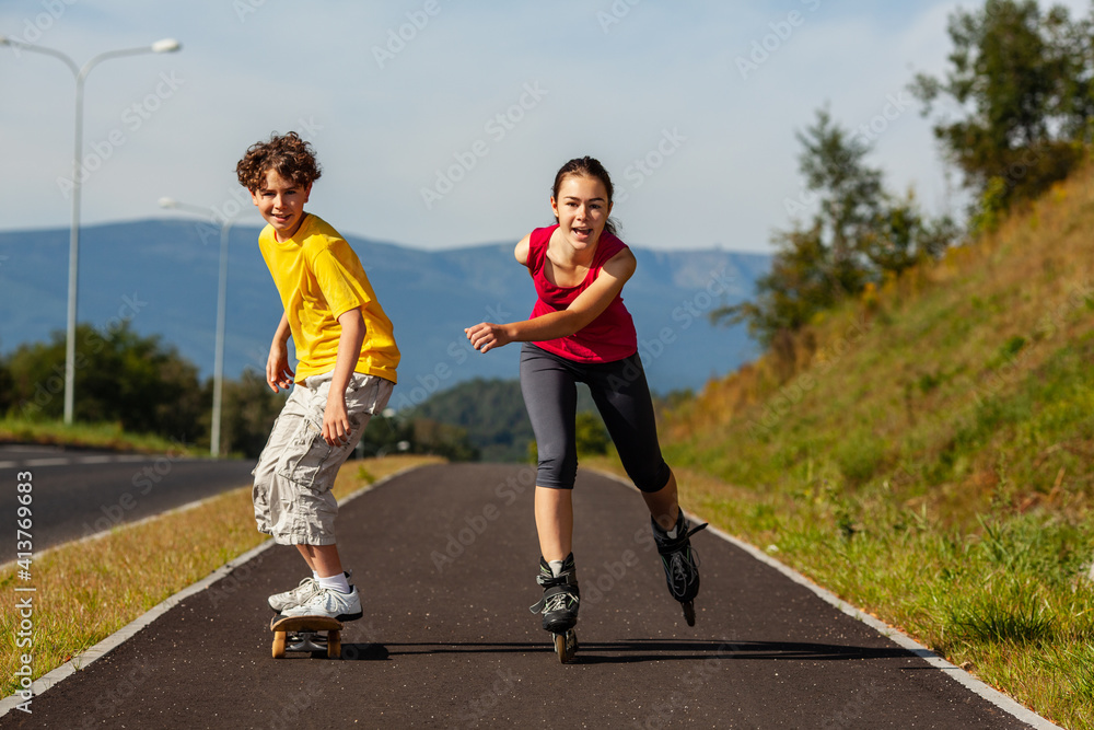 © Jacek Chabraszewski - Happy young people rollerblading, skateboarding