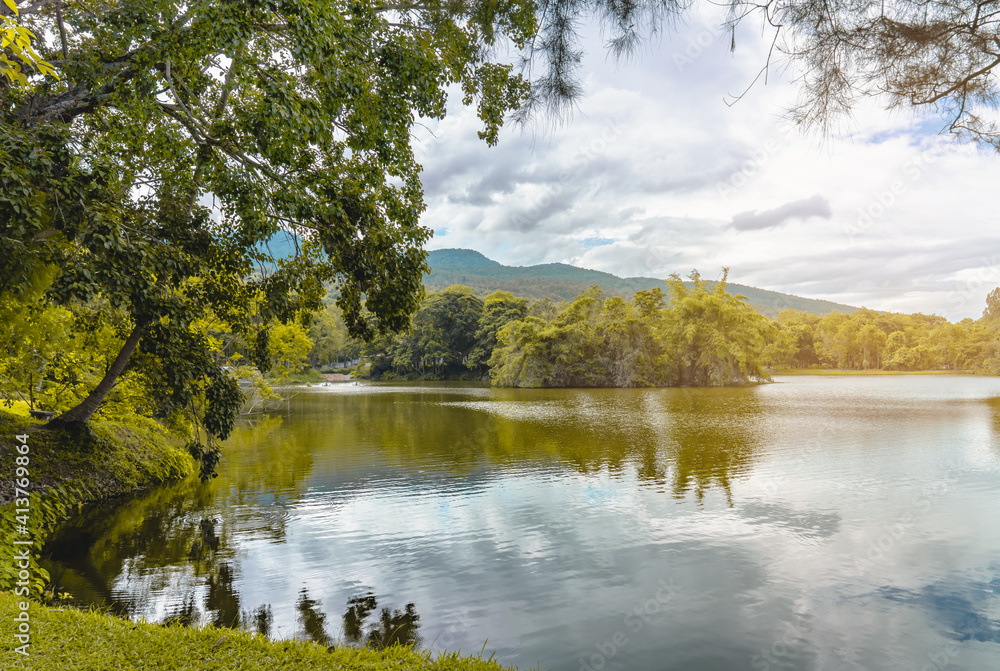 Obraz premium Small mountain lake with reflect water