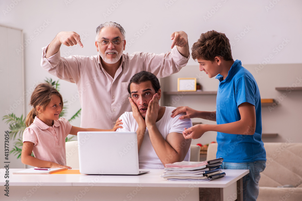 Obraz premium Three generations at home during pandemic