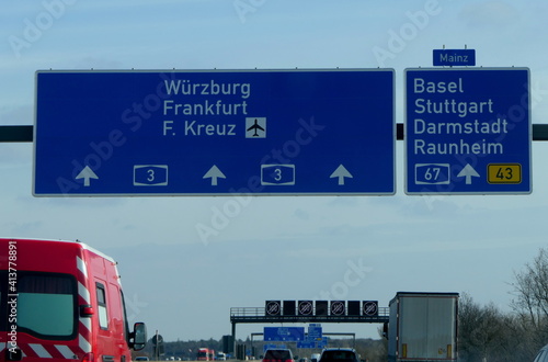 Schild Autobahn Frankfurter Kreuz photo