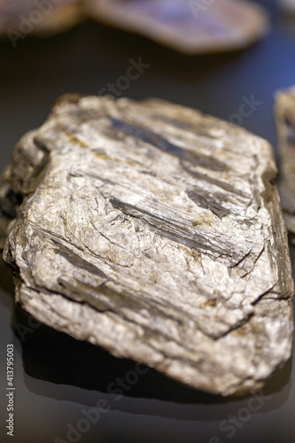 Photos Mineral muscovite on black background