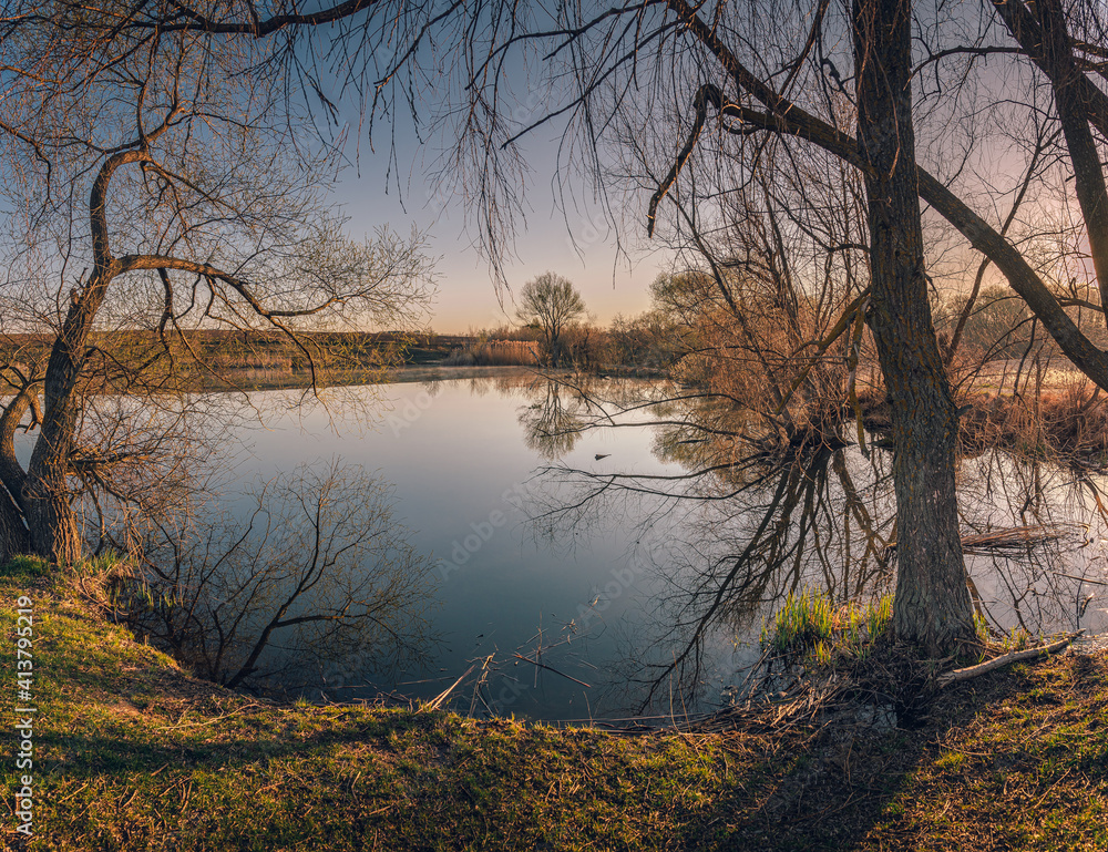 Obraz premium Sunrise on river