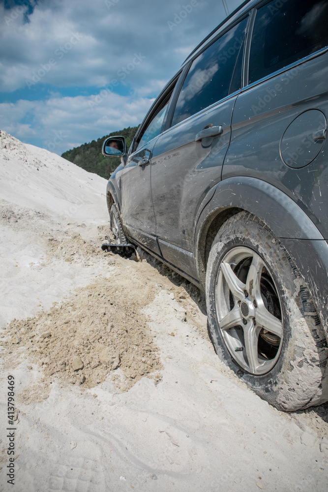 suv car stuck in sand