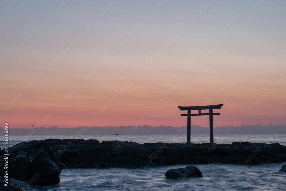 海辺の鳥居 海辺の鳥居