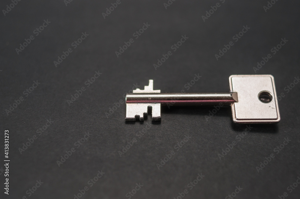 A safe key, a smaller safe key against a dark background.Ein Tresorschlüssel, Safe-Schlüssel in kleinerer Ausführung vor einem dunklen Hintergrund
A safe key, a smaller safe key against a dark background.Ein Tresorschlüssel, Safe-Schlüssel in kleinerer Ausführung vor einem dunklen Hintergrund