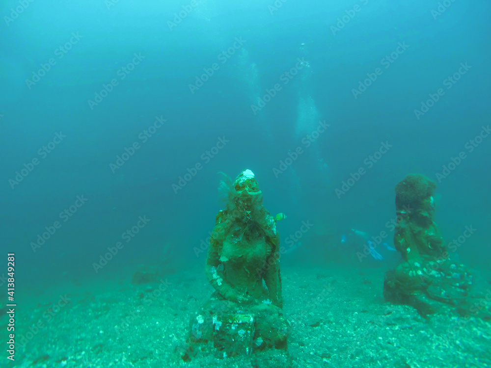 Statues au fond de la mer à Bali, Indonésie Stock Photo | Adobe Stock
