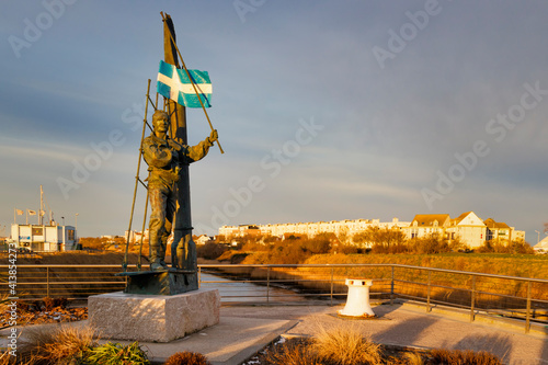 Le monument du corsaire et sauveteur Tom Souville (Captain Tom), Calais, Côte d'Opale, Terre des 2 caps, Pas de Calais, Hauts-de-France