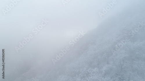 冬・雪山・ドローン・空撮 © naka