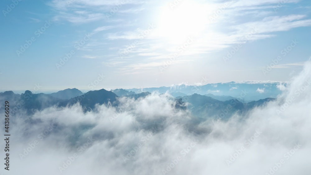 Obraz premium 雲海・冬・雪山・ドローン・空撮