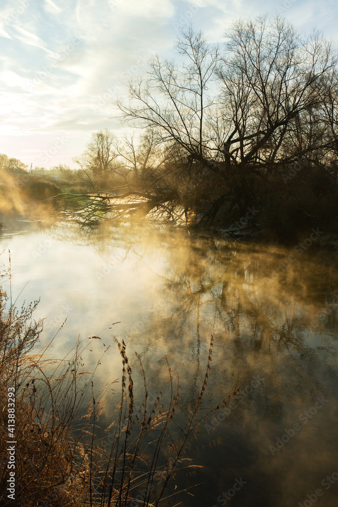Fototapeta premium Dawn over the river