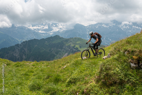 Canvastavla Mountain biking in the col des portes du soleil, Morzine, France