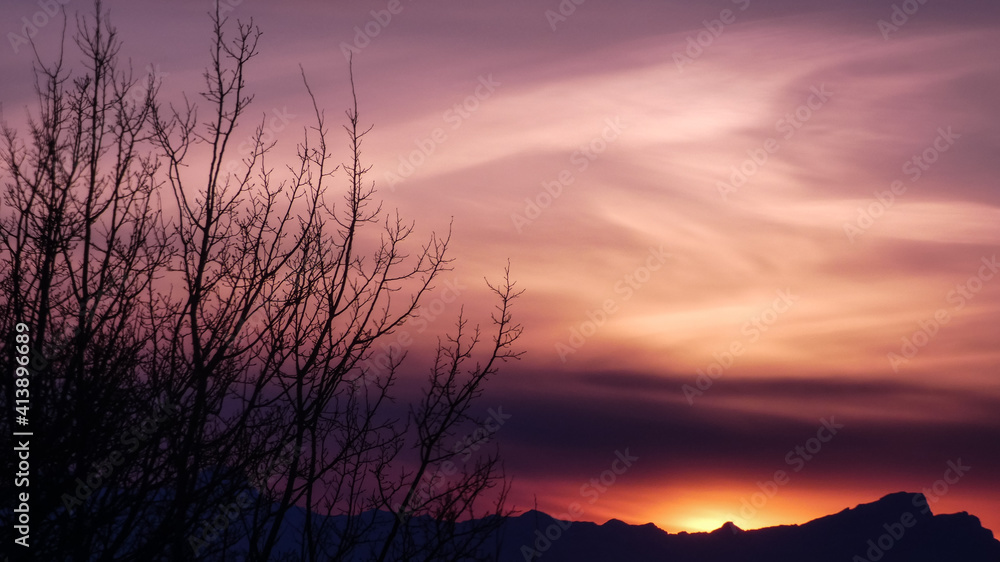 Fototapeta premium Pink sunset over the mountains