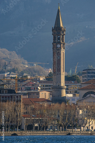 Panorama con il campanile San Nicolò che domina la città di Lecco