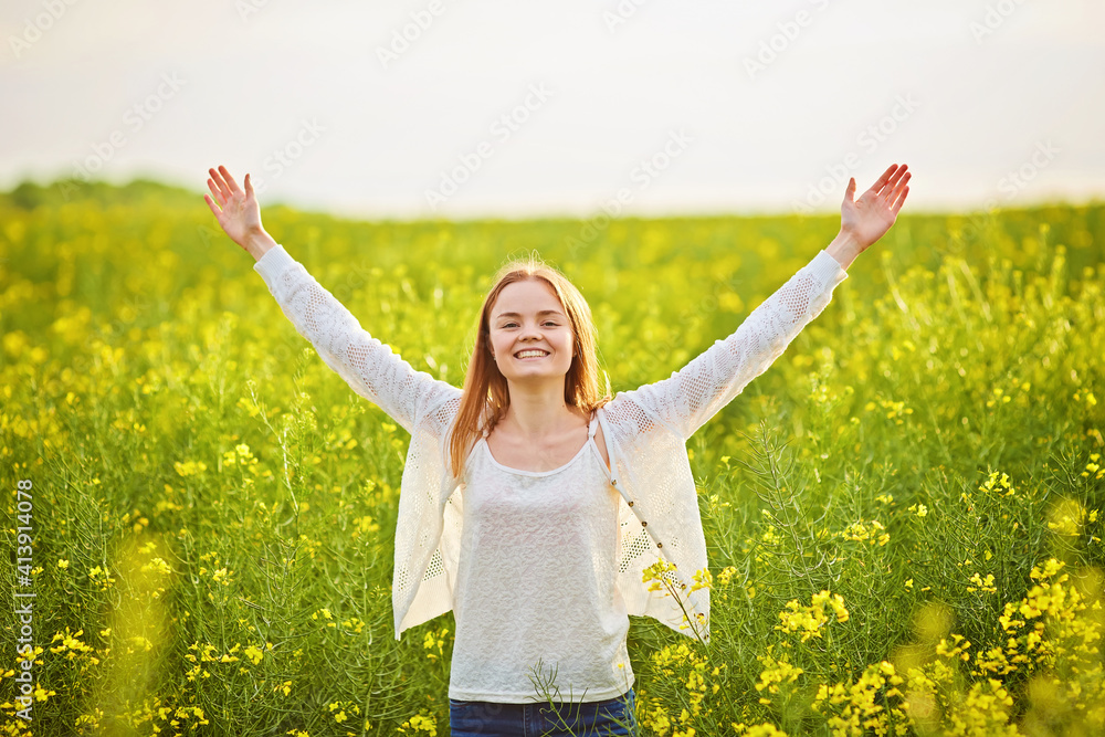 Naklejka premium Redhaired girl in the green cereal field.