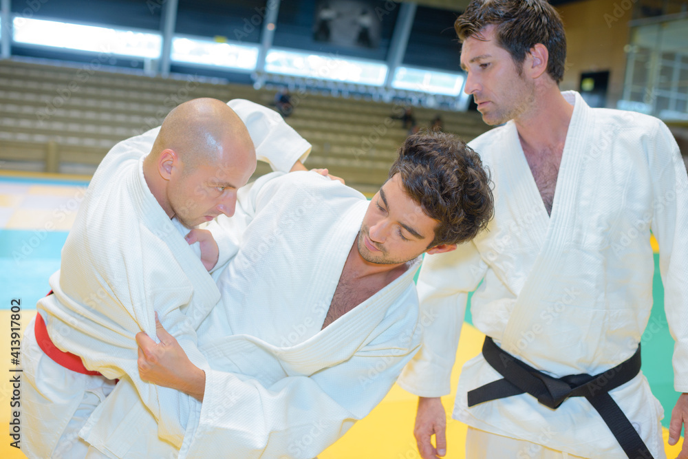 Obraz premium passing to the next belt