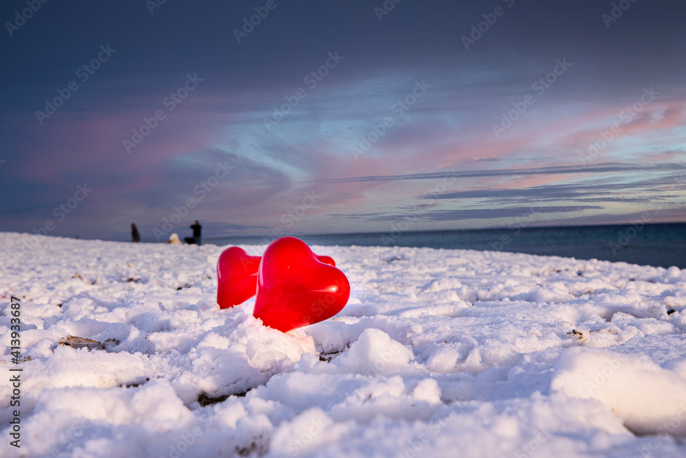 Fototapeta premium Cuori sulla neve