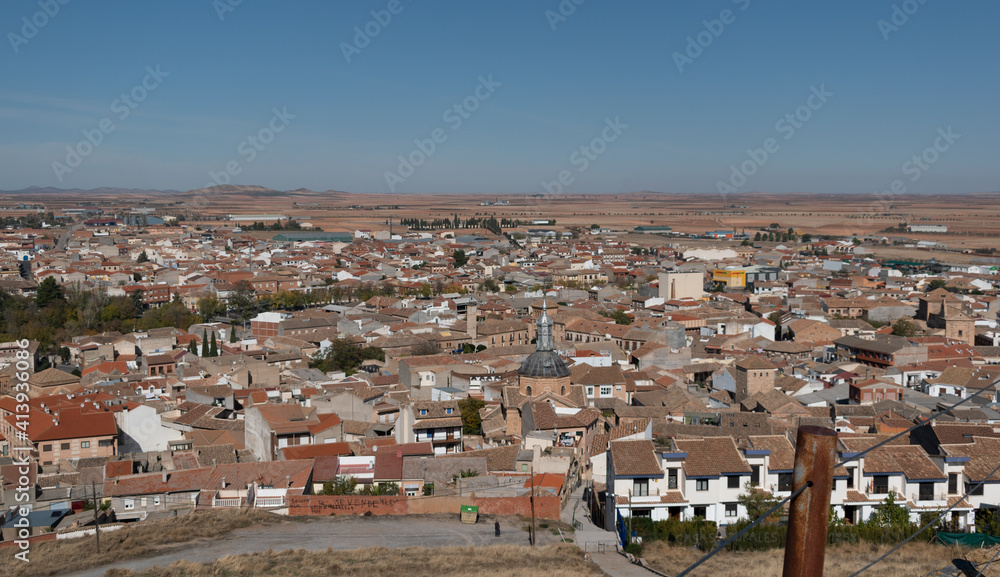 Fototapeta premium top view of the city of consuegra, toledo, spain