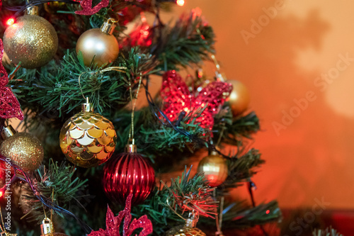 Christmas tree and decorations © Horacio