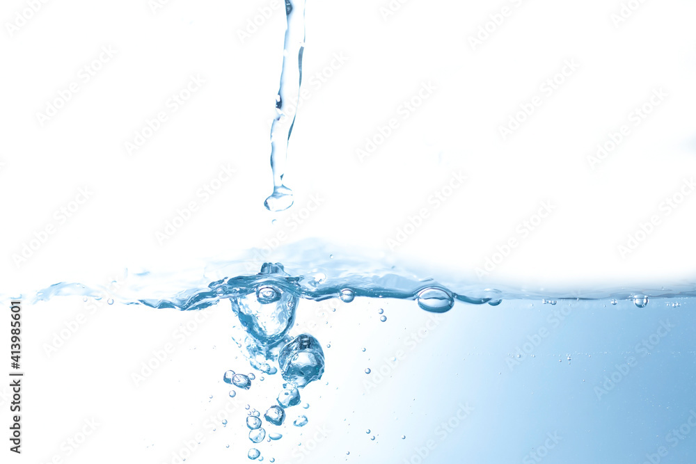 Pour water into a glass of water to make soap bubbles. Pour water into a glass of water to make soap bubbles.