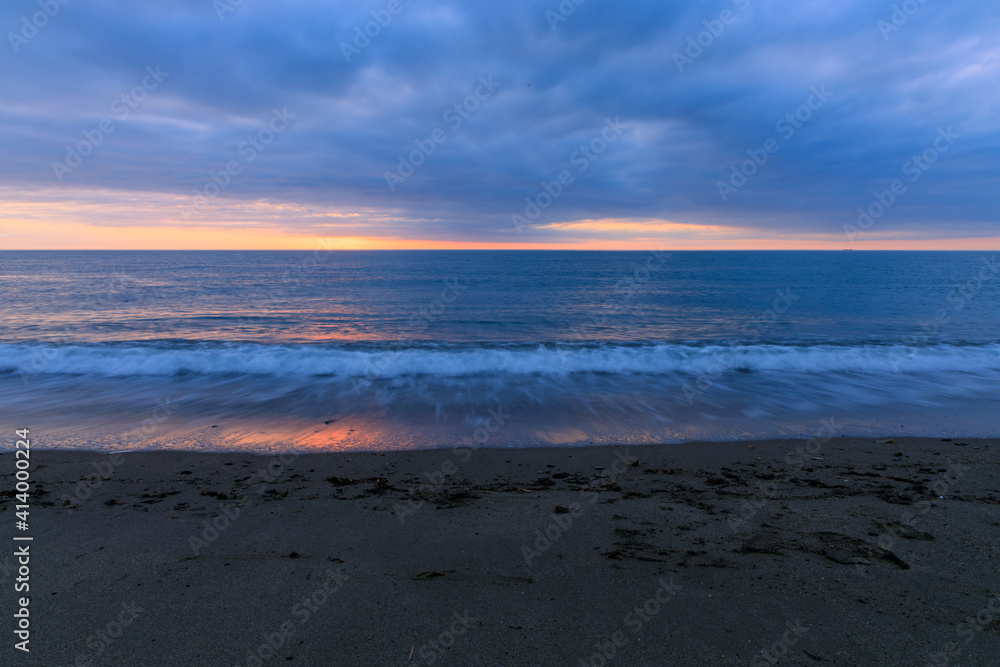 海 砂浜 夕日 冬の日本海 海 砂浜 夕日 冬の日本海