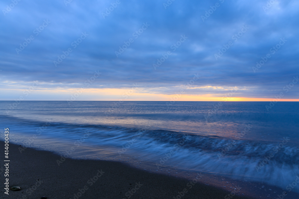 海　砂浜　夕日　冬の日本海