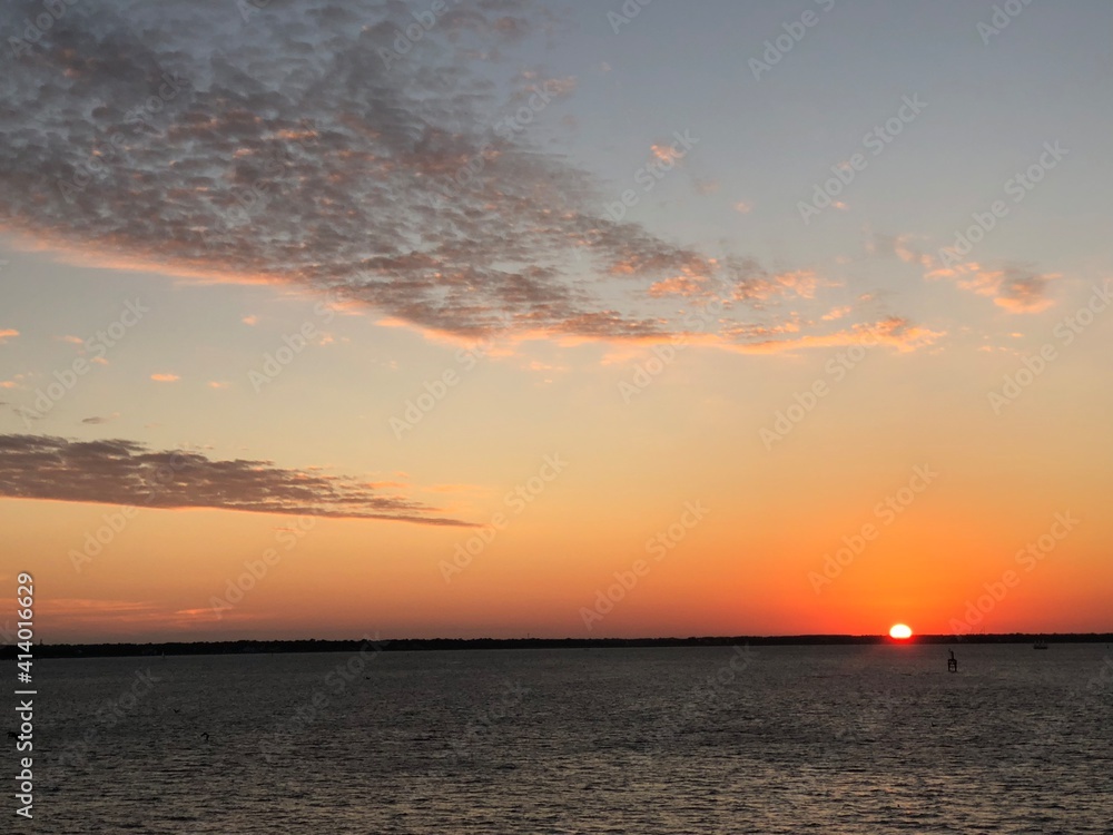 Naklejka premium sunset over the sea