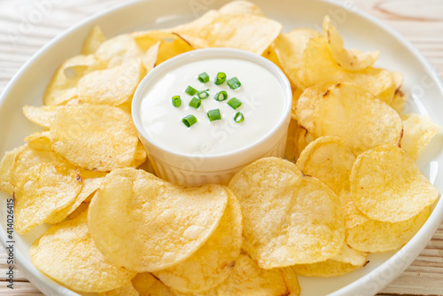 potato chips with sour cream