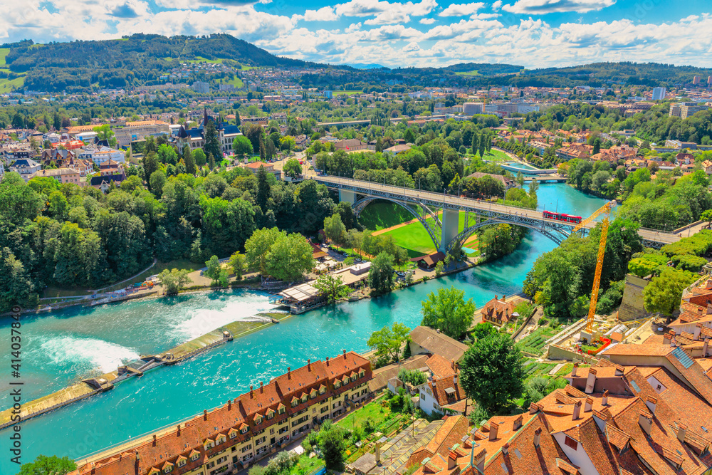 Obraz premium Aerial view of old town with medieval architecture and historical buildings in Bern, Switzerland from Cathedral bell tower. Federal Palace Swiss Parliament and Kirchenfeldbrucke bridge on background.